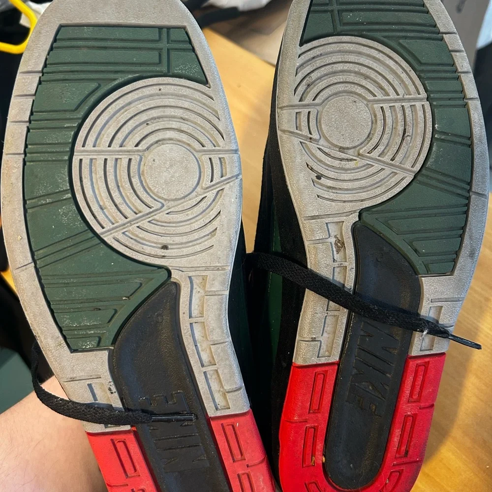 Jordan Black and Red Sneakers Classic Design - Picture 4 of 5